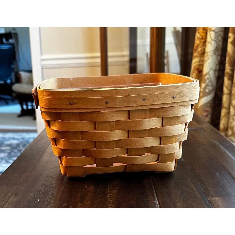 Longaberger Handwoven Basket with Wood Lid and Plastic Liner Dresden Ohio 7x7